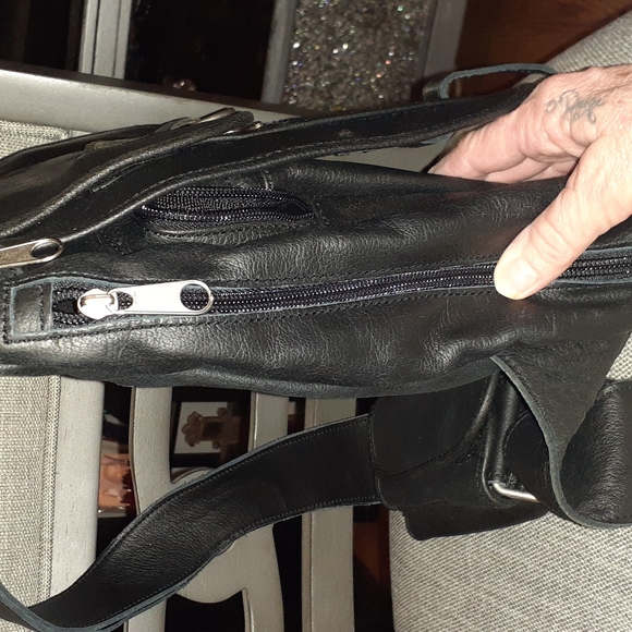 Crossbody leather bag - Picture 7 of 9